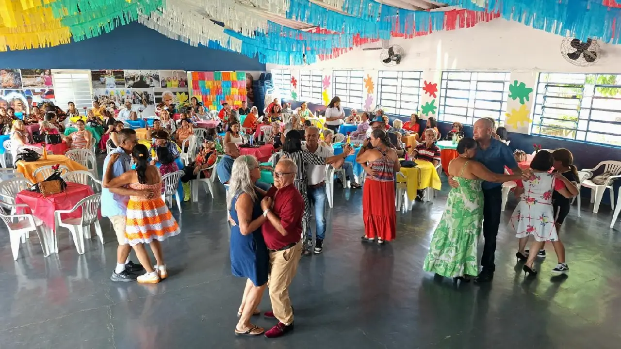 Baile 60+ promete tarde de dança e confraternização em Caucaia do Alto