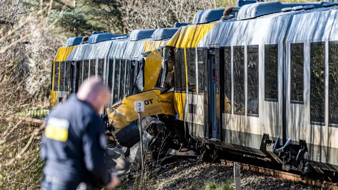 Batida frontal entre dois trens deixa vários feridos na Dinamarca