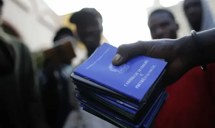 Desemprego fica em 5,3% e tem menor taxa até agosto com aumento do trabalho informal