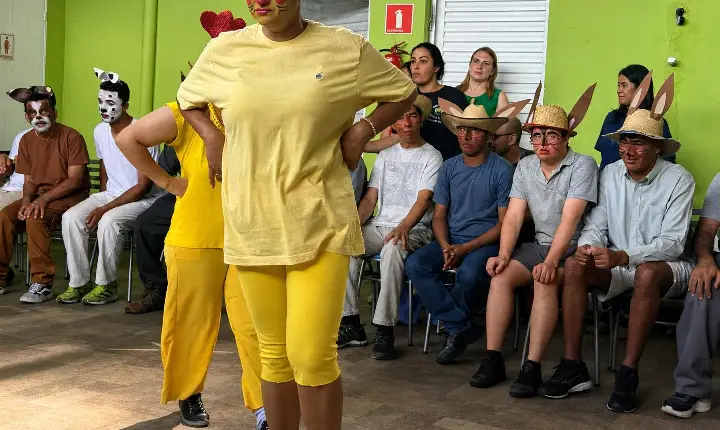 Inclusão em cena: Apae de Cotia apresenta ‘Os Saltimbancos’ no Teatro Municipal”