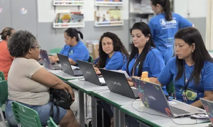 Mais de 300 pessoas participam de Feirão de Emprego