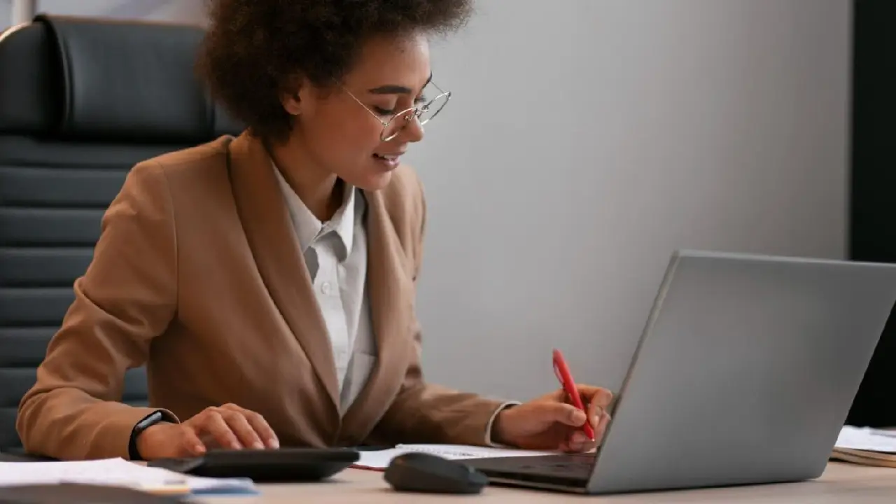 Secretaria de Trabalho e renda tem inscrições para curso gratuito de Assistente Administrativo