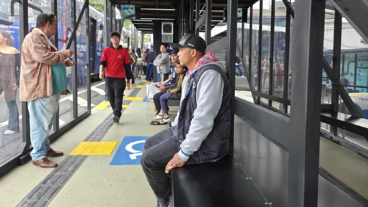 Um novo jeito de esperar o ônibus: Cotia inaugura Ponto Humanizado Inclusivo no Centro