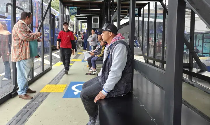Um novo jeito de esperar o ônibus: Cotia inaugura Ponto Humanizado Inclusivo no Centro
