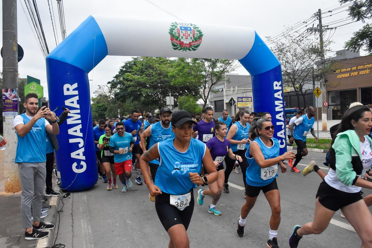 Corrida Novembro Azul reuniu centenas de atletas neste domingo (26)