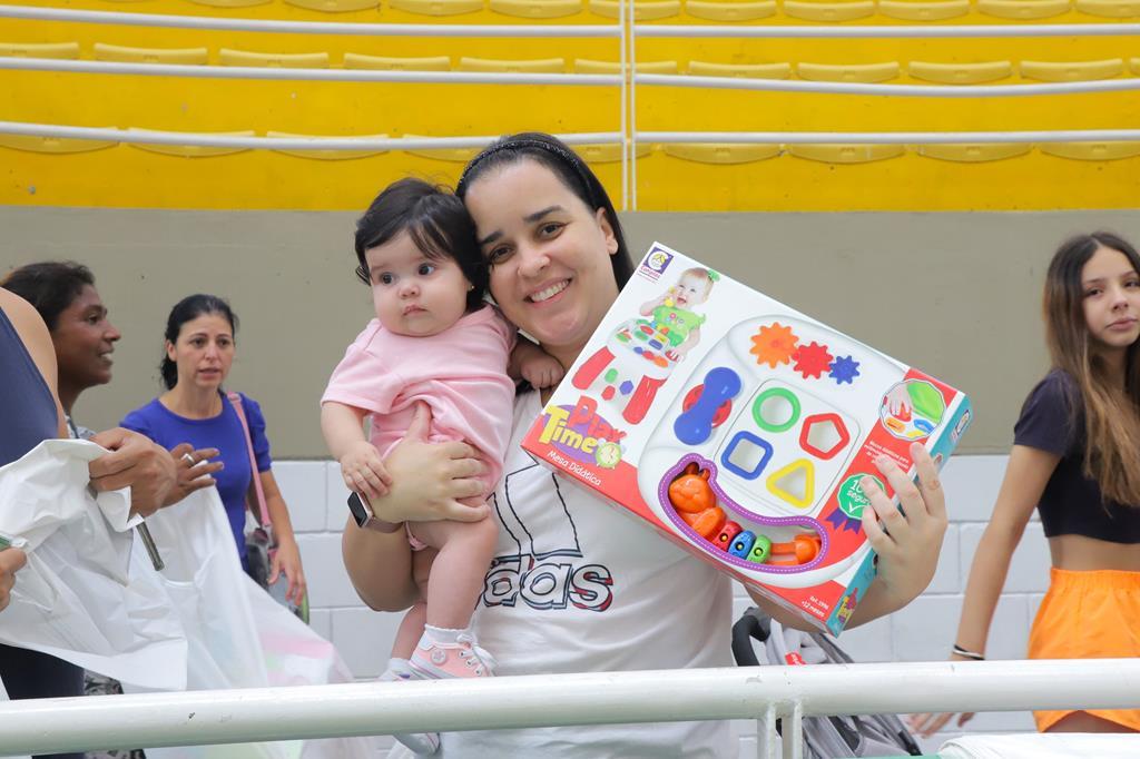 Barueri entrega quase 60 mil brinquedos neste Natal