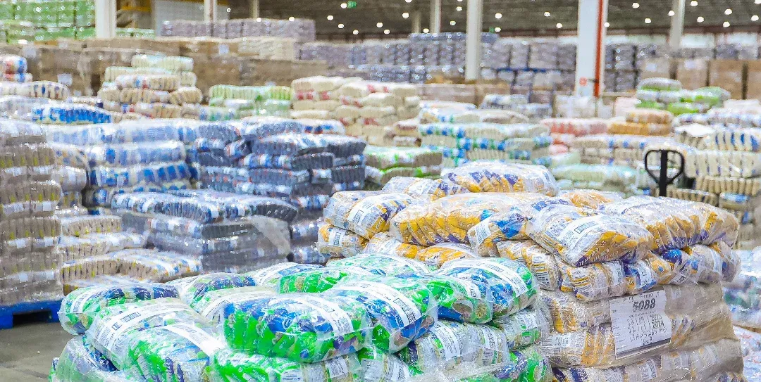 PREFEITO VISITA FÁBRICA E CENTRO DE DISTRIBUIÇÃO DA CAMIL