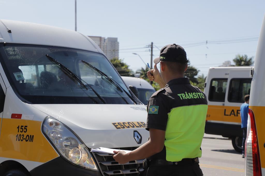 Semurb realiza vistoria de veículos do transporte escolar