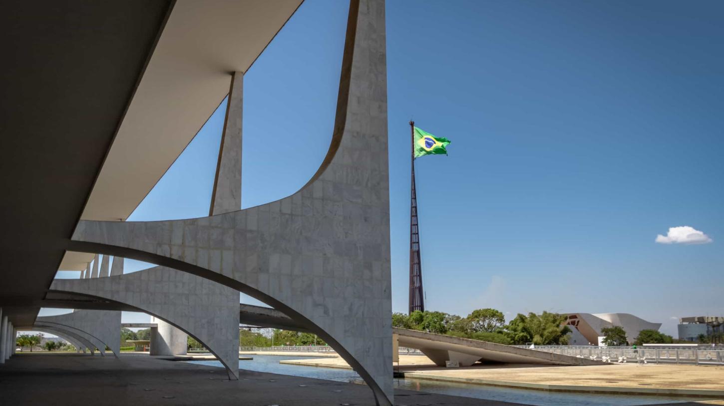 Governo quer mexer em salário indireto