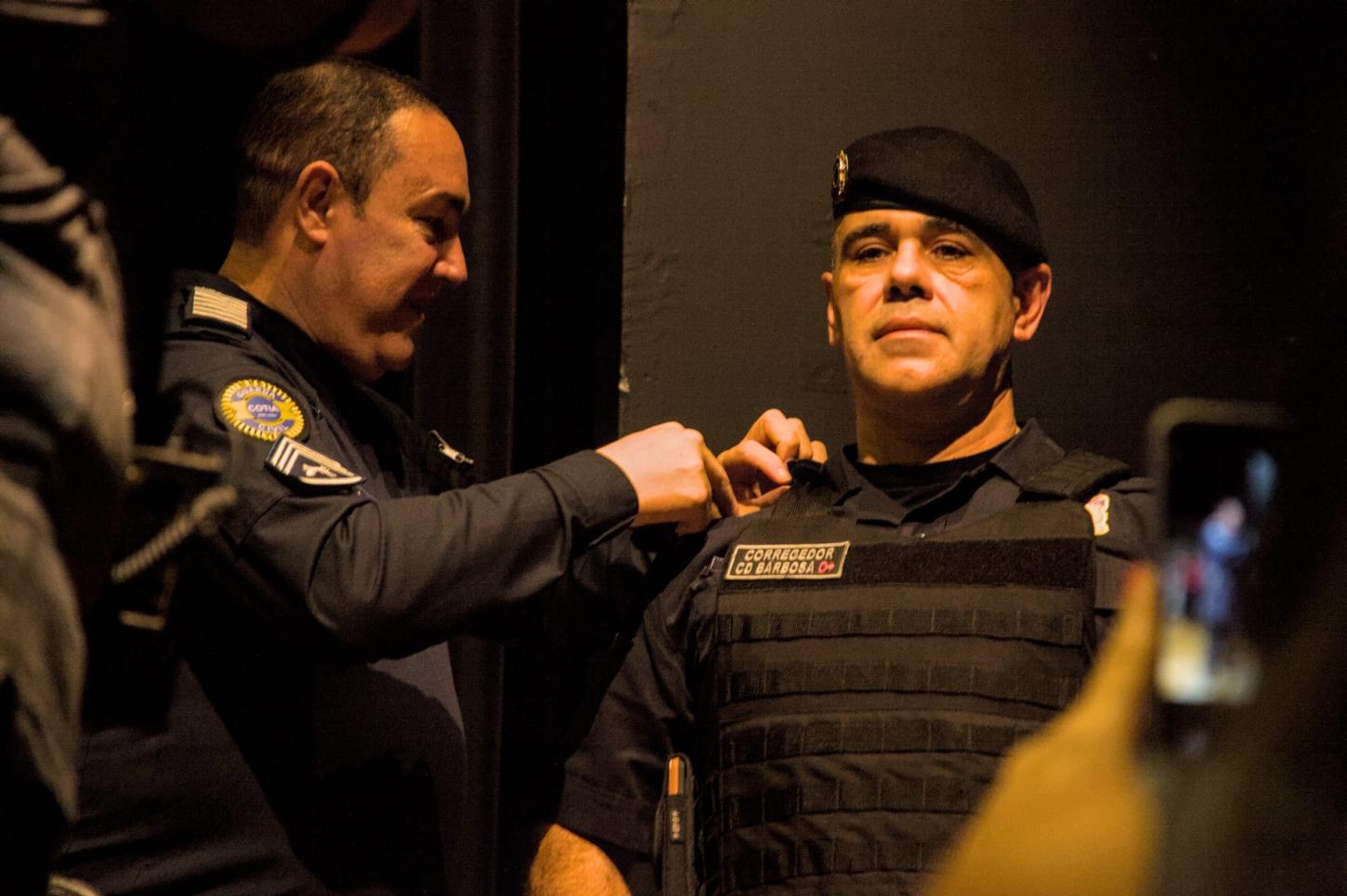 Guardas Civis Municipais de Cotia recebem novas insígnias de promoção