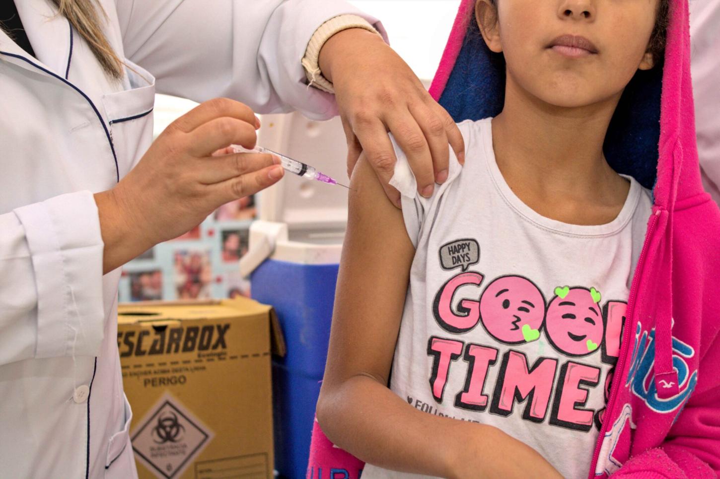 Na sexta-feira (17/10) tem ação de vacinação no Shopping Granja Viana focada em jovens de até 14 anos