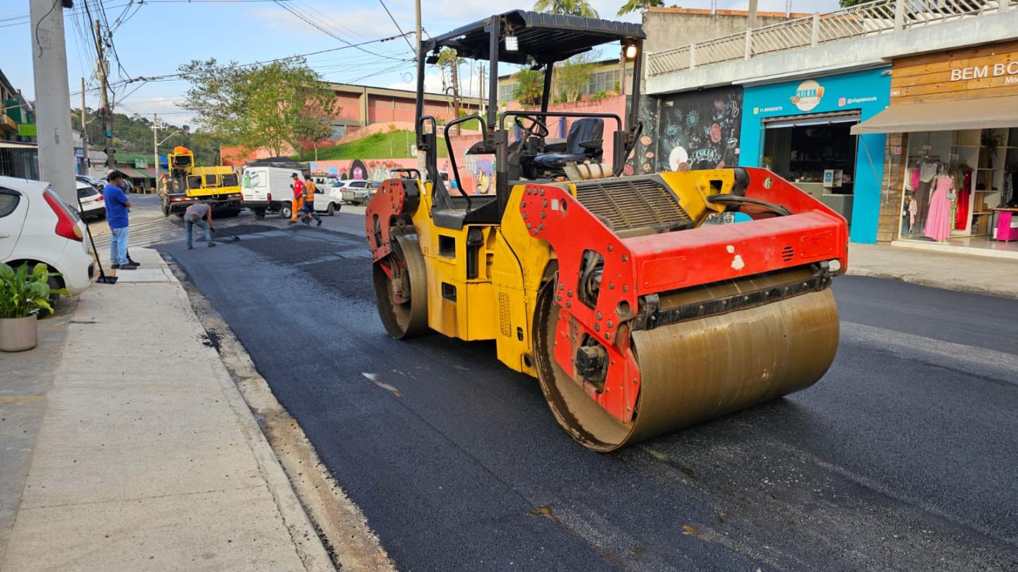 Prefeitura conclui obras de alargamento e recapeamento nas ruas Solimões e Felipe Mendes Rodrigues, região do Santa Júlia