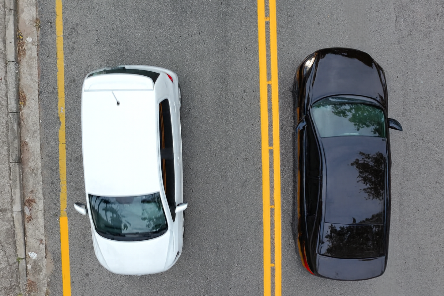 Começou a valer a mudança viária na rua Adib Auada. Via agora é mão dupla