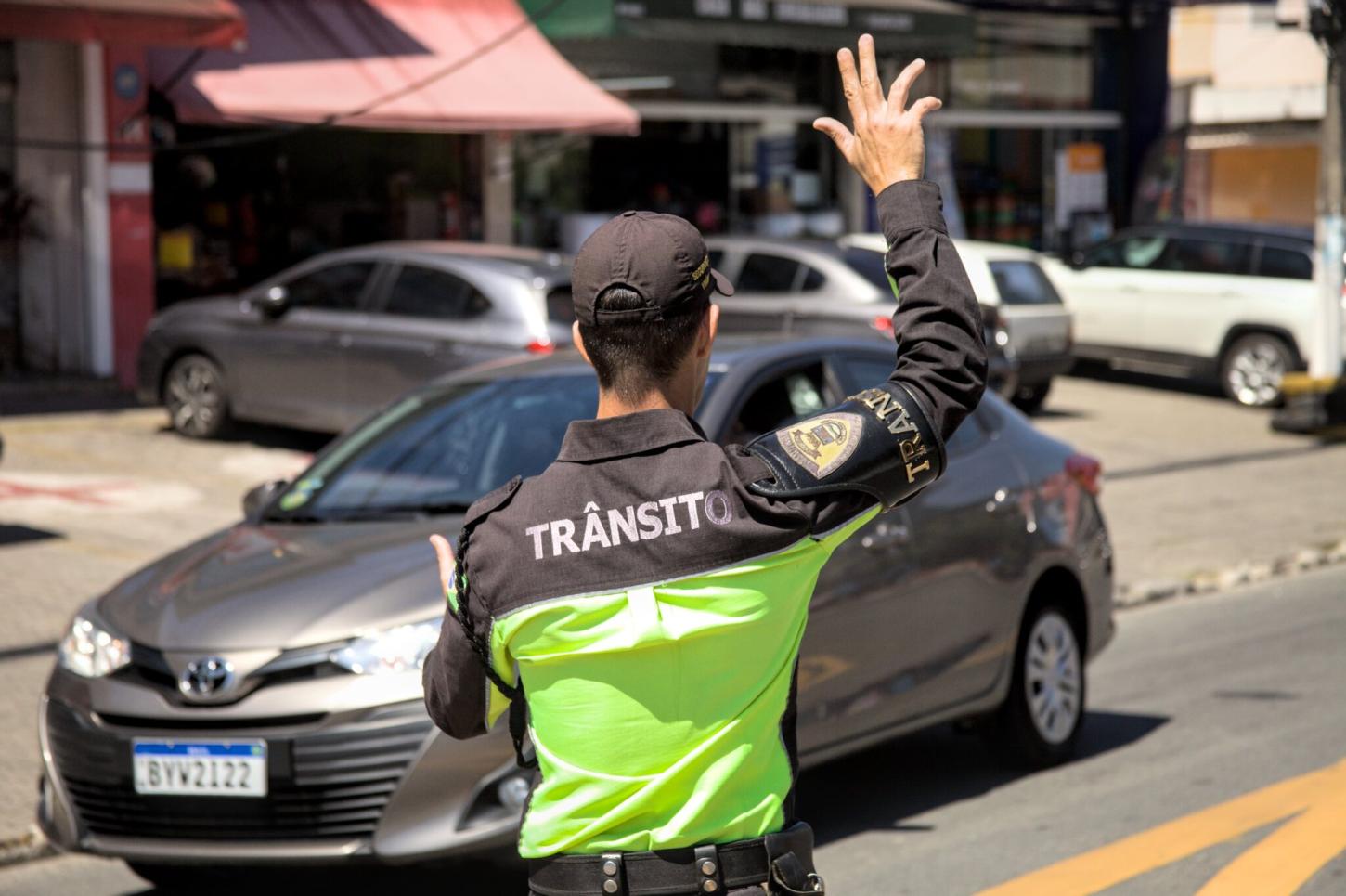 Motoristas de Cotia podem ter até 40% de desconto em multas de trânsito