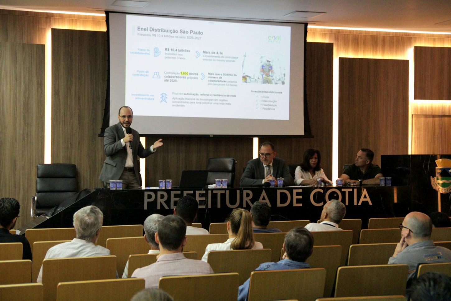 Enel apresenta plano de investimentos para reduzir quedas de energia em Cotia