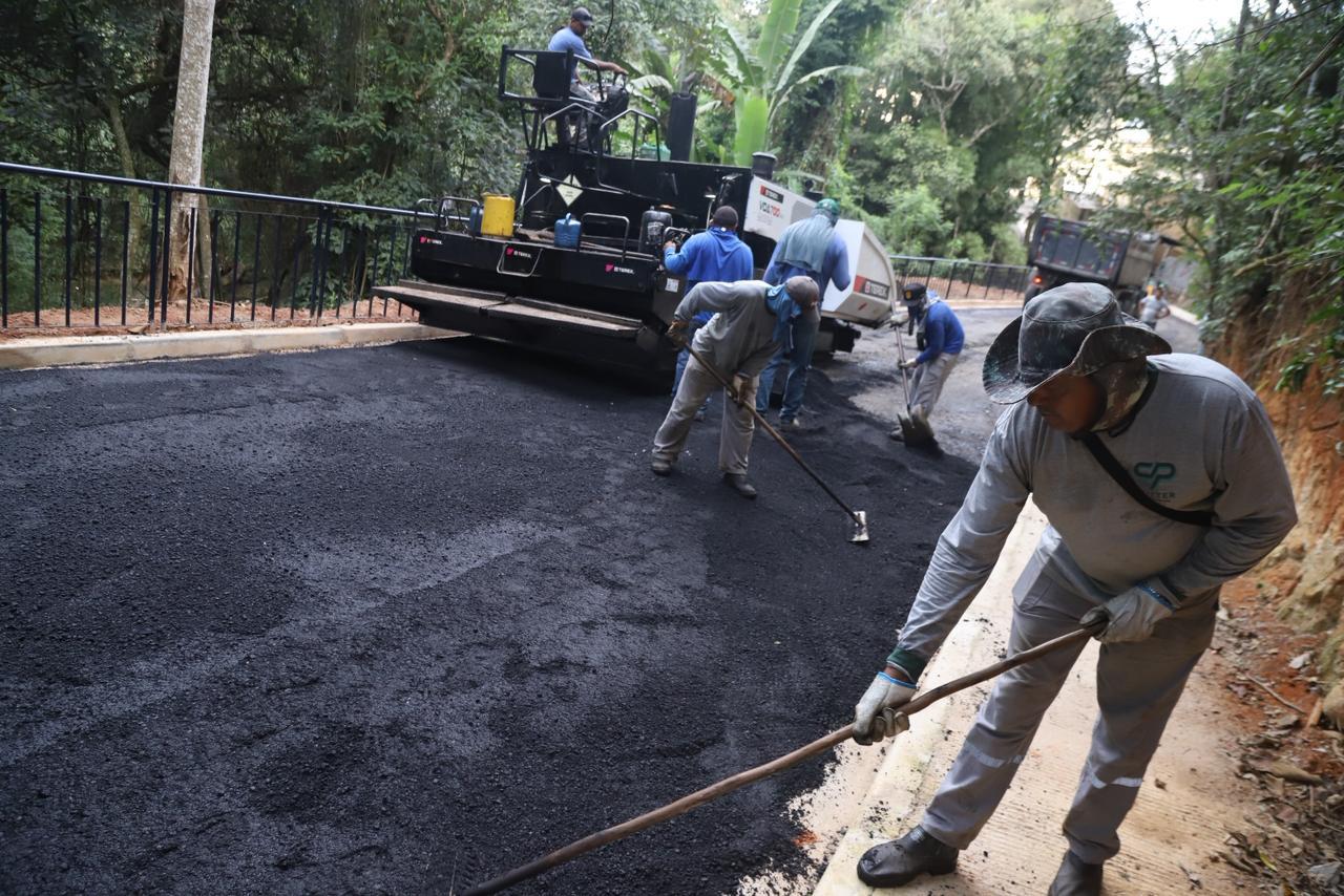 Caminho para o Sítio do Mandu recebe asfalto e obras de infraestrutura